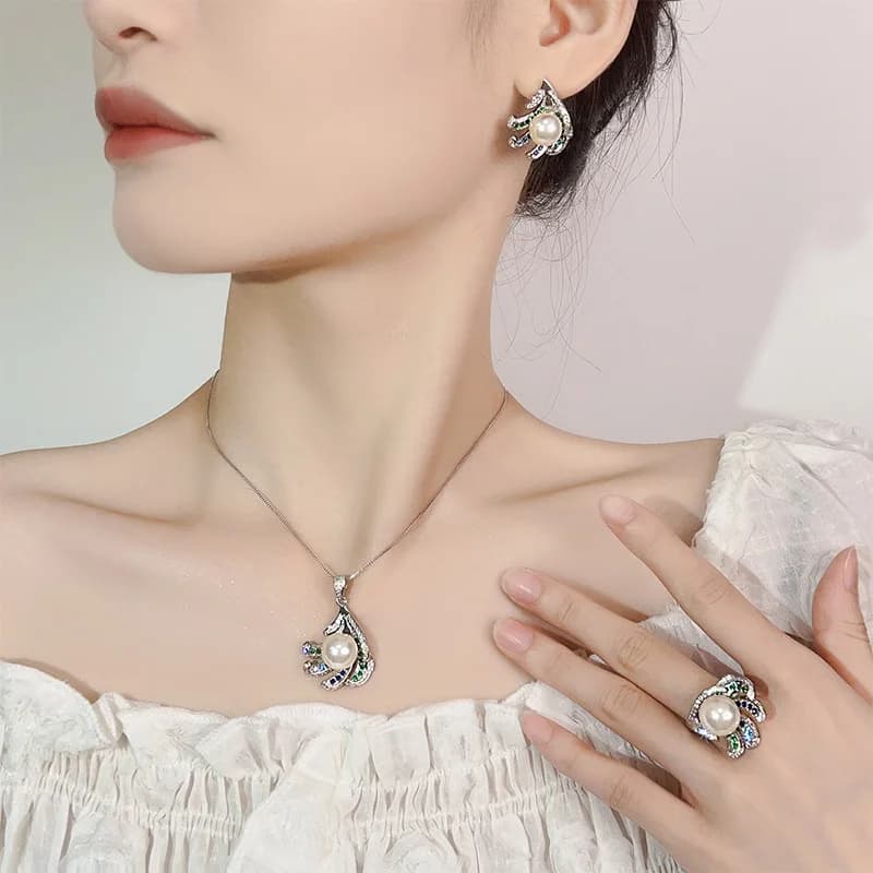 Nuovo set di orecchini, collana e anello con perle per donna, dal look raffinato e alla moda.