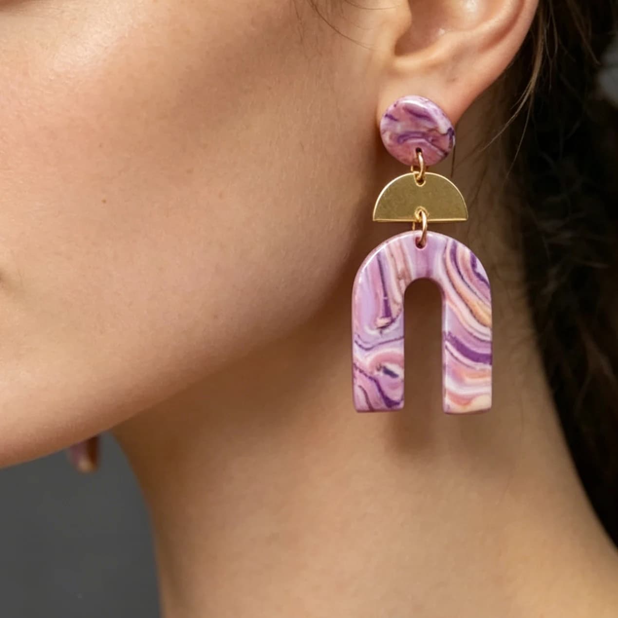 Orecchini moderni in argilla polimerica con spirale color lavanda, stile francese chic, a forma di U, pendenti, artistici, fatti a mano, gioielli per le vacanze estive, accessori.
