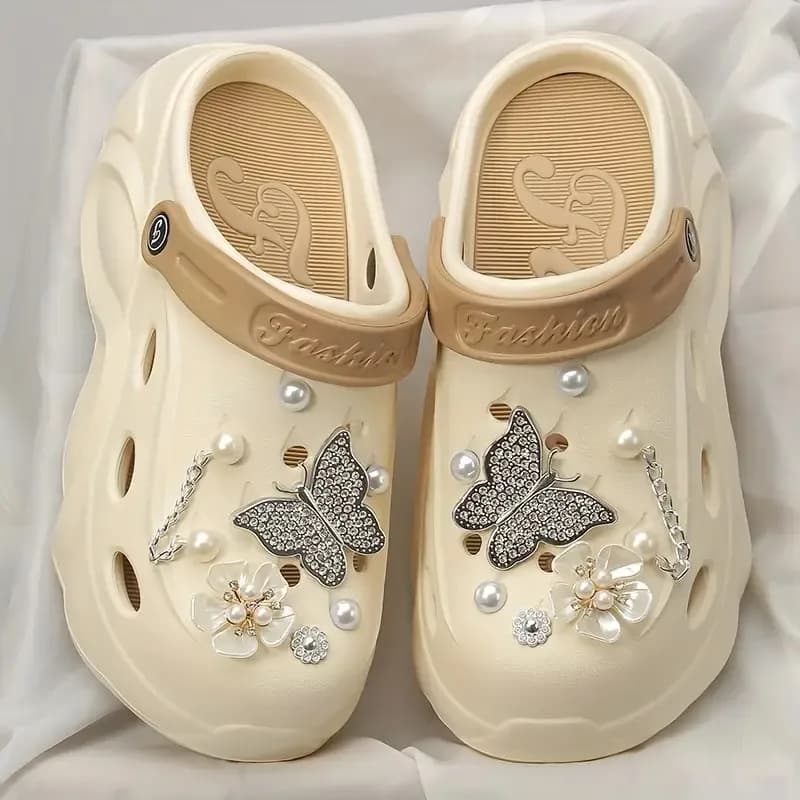 Sandali con plateau a farfalla argento per donna Moda estiva Decorazione con fiori di perle Zoccoli Scarpe da donna Pantofole da spiaggia in EVA con fondo spesso