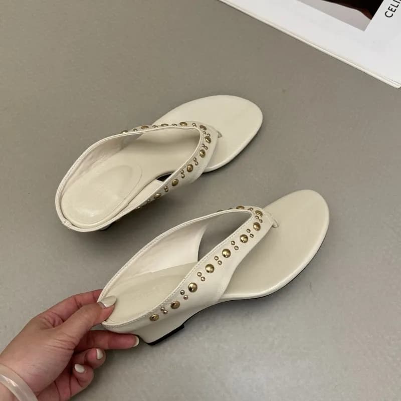 Women Slippers Retro Metal Rivets Pinch Toe Cool Slippers Fashion Wedges Heel Sandals Summer Open-toe Casual Slippers Flip-flops