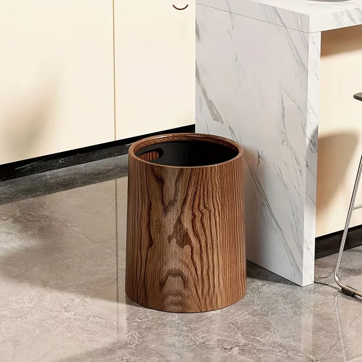 Round retro wood grain waste basket,lidless for easy use.Spacious & durable,ideal for home,fits any room decor perfectly.H0256-3