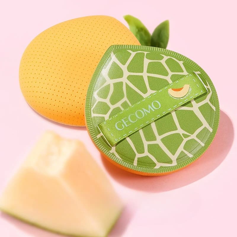 Special cotton sponges for liquid foundation and cushion, which can be used dry or wet, do not absorb the product, for an impeccable make-up.