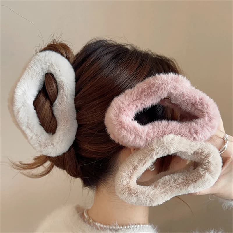 New hair clips large in cloud-shaped plush in solid color from woman, Korean fashion, simple fork for elegant girls, hair accessories with shark-shaped clip
