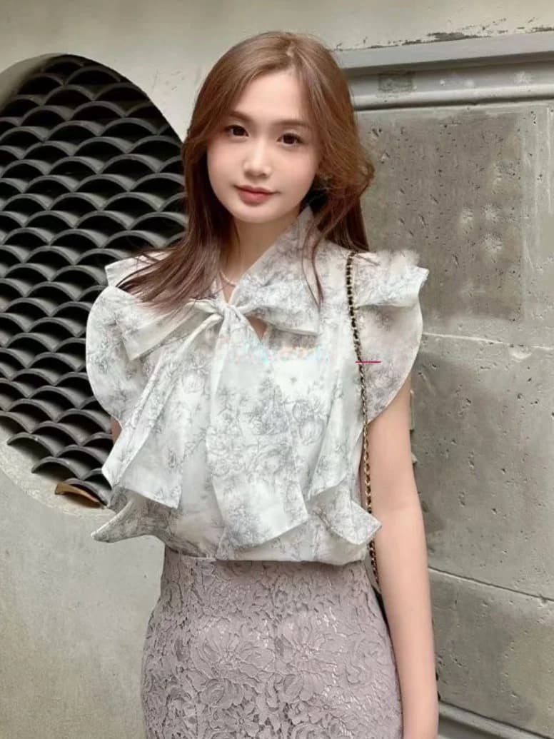 Camicetta senza maniche con scollo rotondo in tinta unita, stile dolce, con fiocco e design in pizzo per donna, stagione estiva