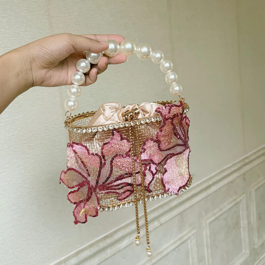 French Retro Rhinestone Sequins Banquet Bag 2026 Women's Exquisite Fashion Hollow Out Pearls Handbags Elegant Female Clutch Bags