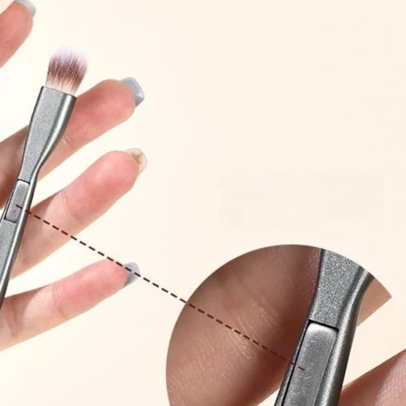 Set di 4 Pennelli per Trucco Magnetici 4-in-1: Fard, Ombretto, Correttore e Pennello Pratico per il Make-up