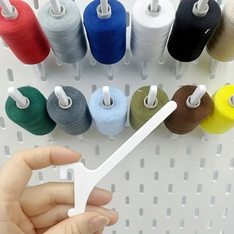 10 Ganci per Bobine di Filo Compatibili con Pannello Forato Skadis per Organizzazione di Stanze per Ricamo e Cucito