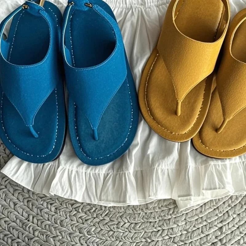 Appartamenti Sandali da donna Estate 2025 Designer Infradito Clip Toe Scarpe moda Pantofole da donna casual Nuovo marchio Sandalias De Mujer