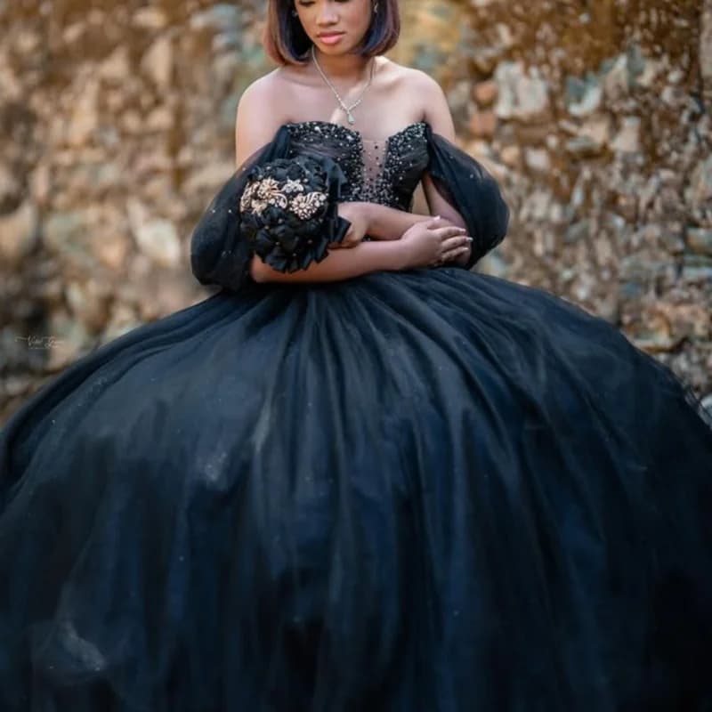 Abiti Quinceanera neri personalizzati con spalle scoperte Paillettes cristallo Tull Fiocco in pizzo Coda lunga Vestido 15 Quinceanera