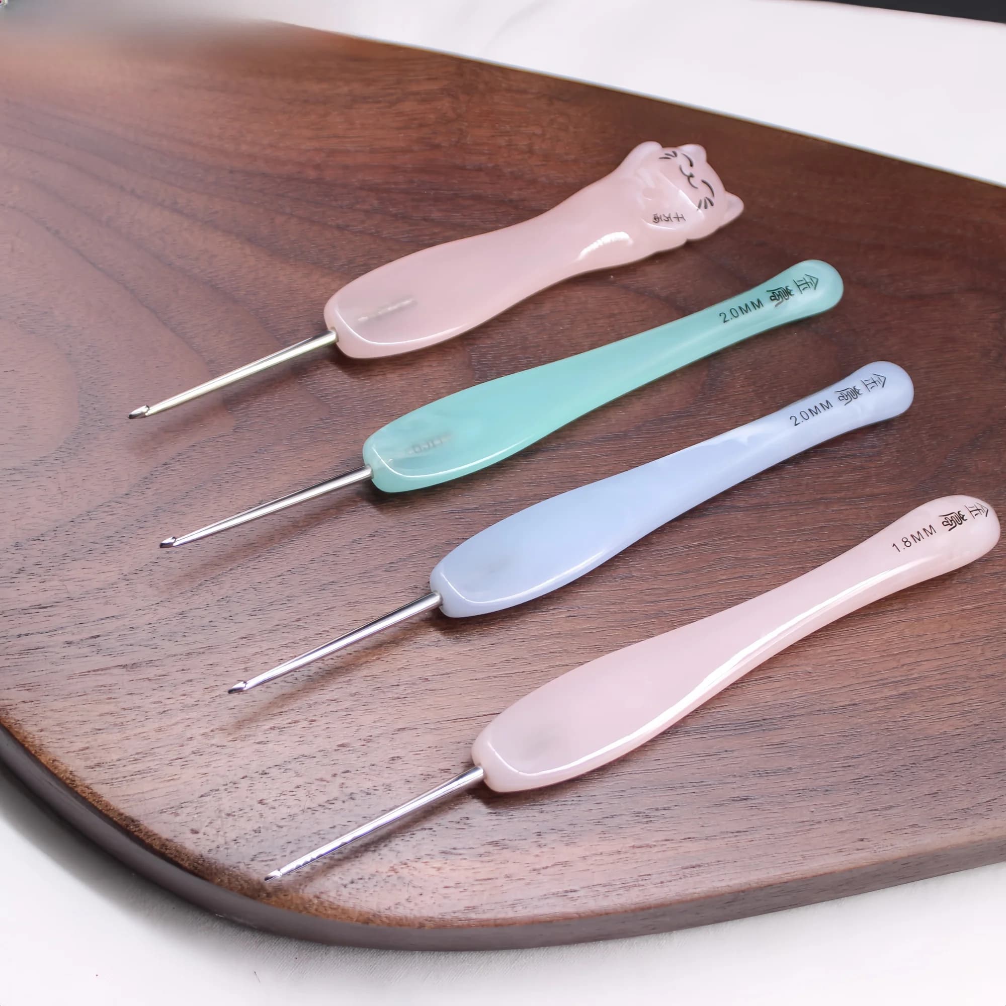 Supporto Magnetico Blu Moonlight e Rosa Giada per Uncinetto e Ferri da Maglia, in Resina, per Lavori Manuali, Tessili e Cucito