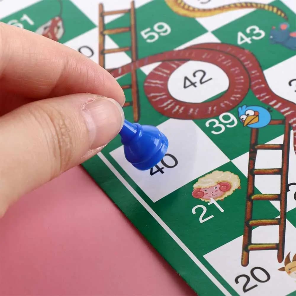 Interessante Gioco da Tavolo Flying Chess con Scale e Serpenti, Gioco Educativo per Famiglie, in Plastica Portatile per Bambini