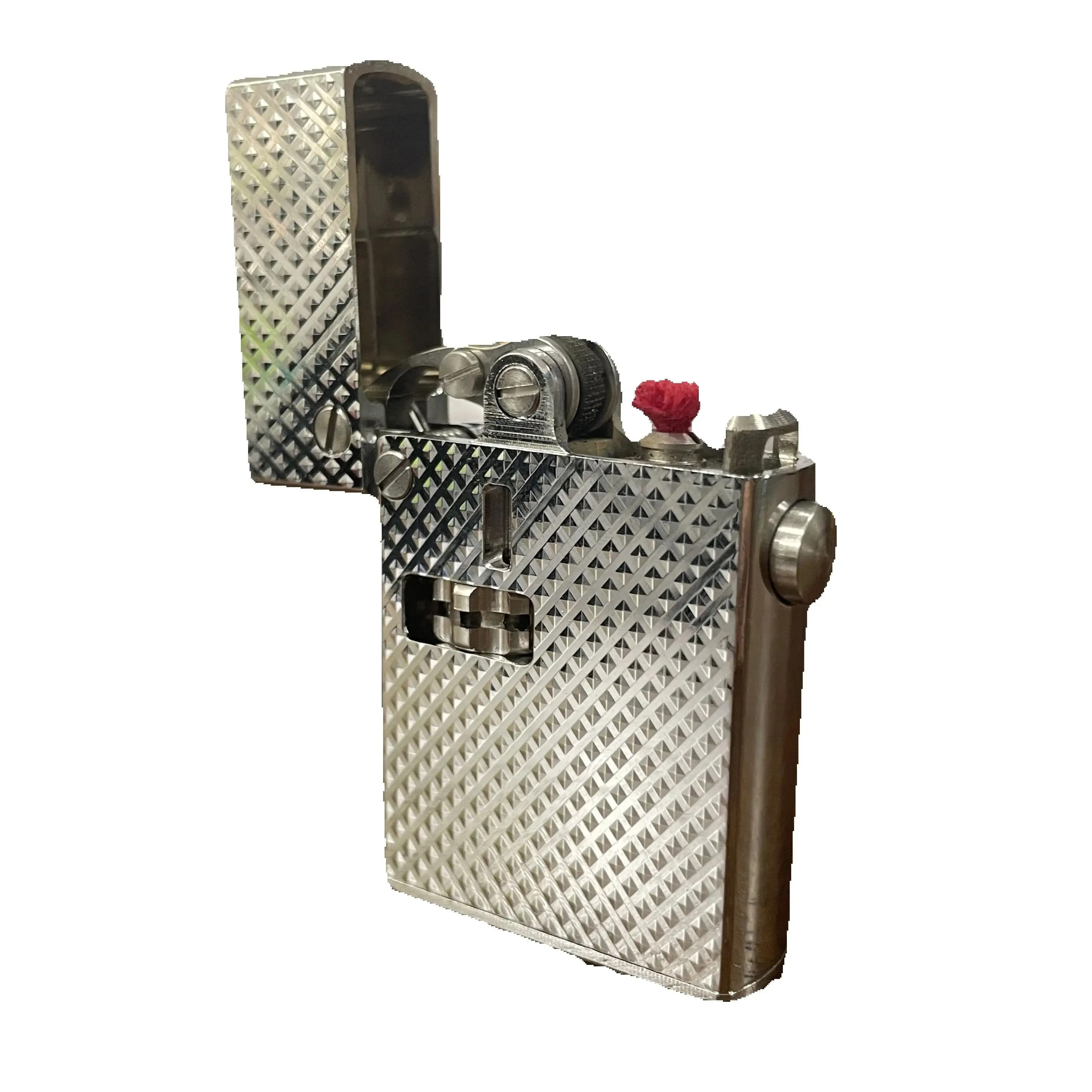 Mechanical lighter in brass for oil, kerosene, fuel, with expulsion, safety lock, gloss finish, slender storage, Luxu smokers accessories