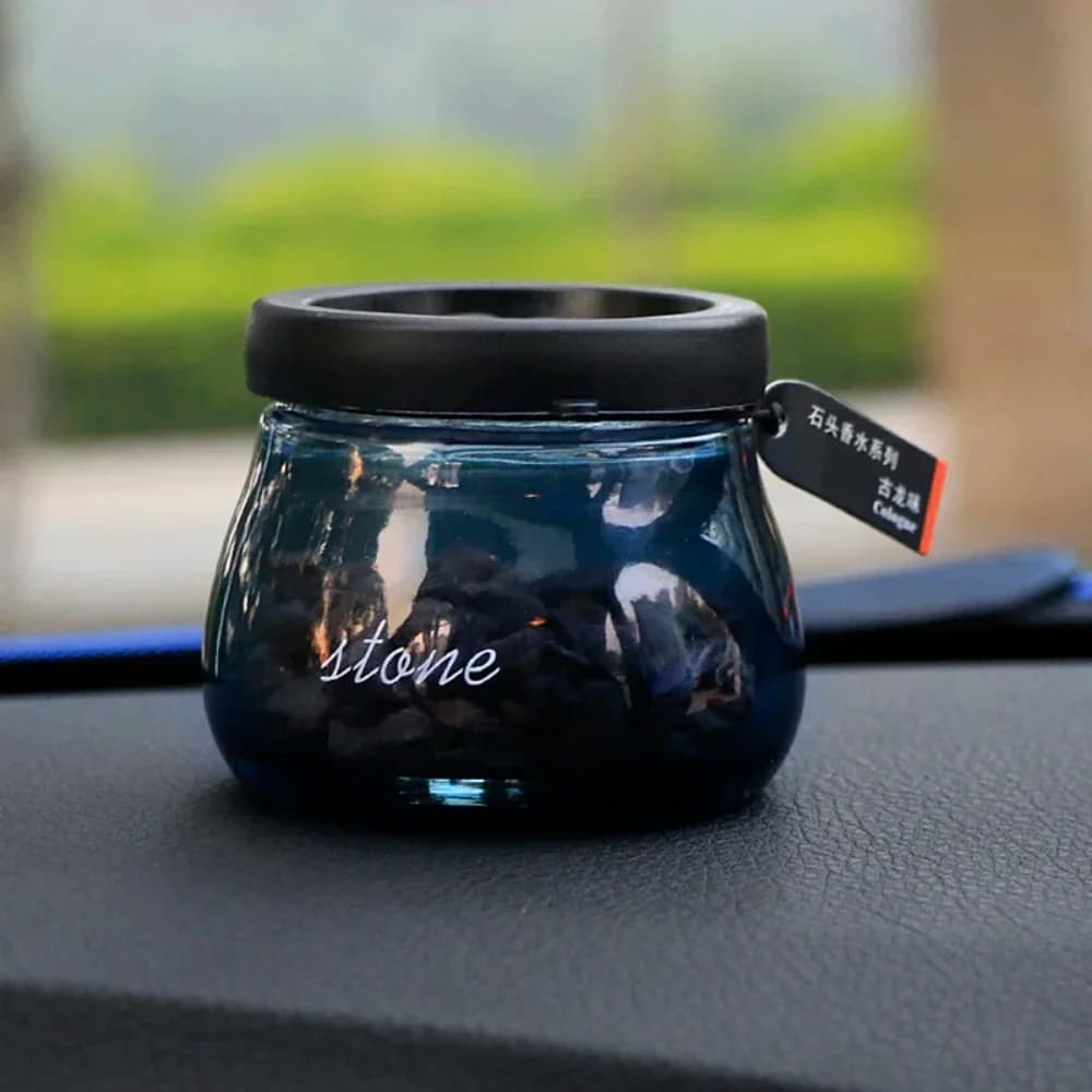 Deodorant for solid stone car, fragrance diffuser for decoration of the dashboard and to perfume the interior.