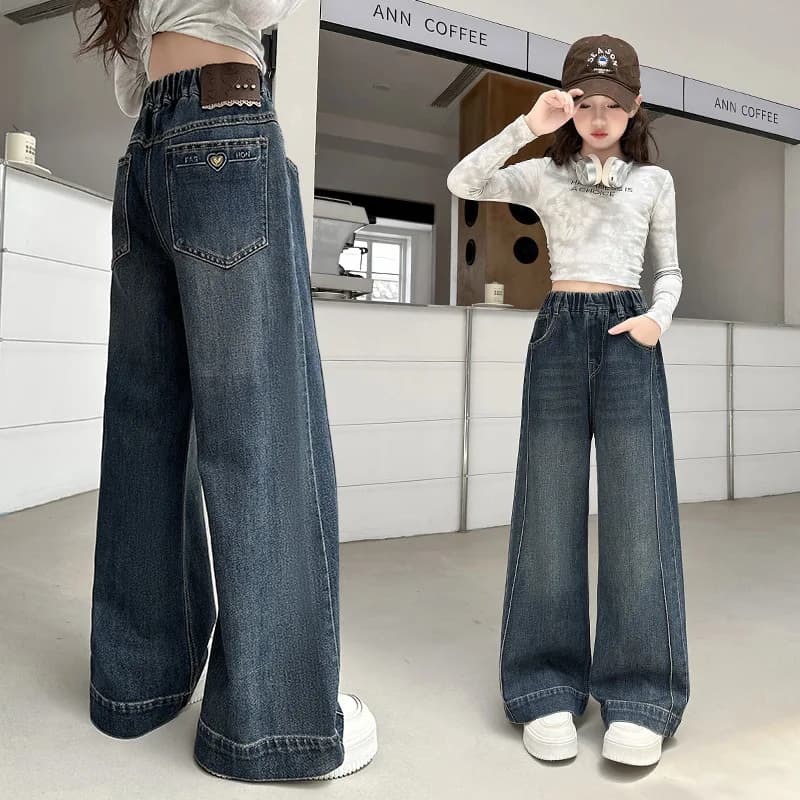 Nuovi pantaloni in denim slim fit primaverili per ragazze, jeans dritti per bambini con motivo a cuore, pantaloni casual autunnali per adolescenti.