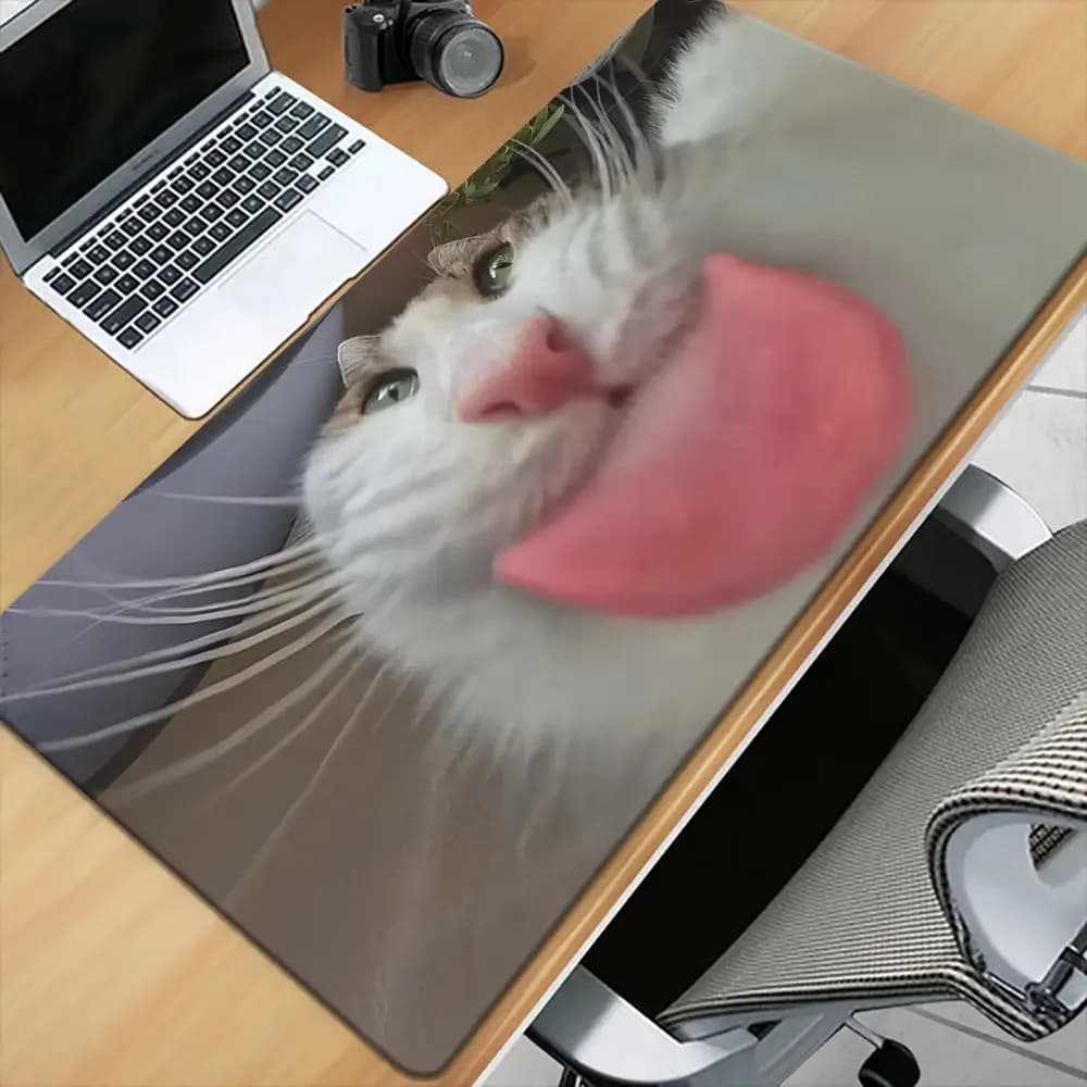 Tappetino per Mouse da Gaming Grande con Gatto Divertente che Mostra la Lingua, Base Antiscivolo in Gomma, Bordi Cuciti, per Tastiera, PC, Tablet, Decorazione Ufficio