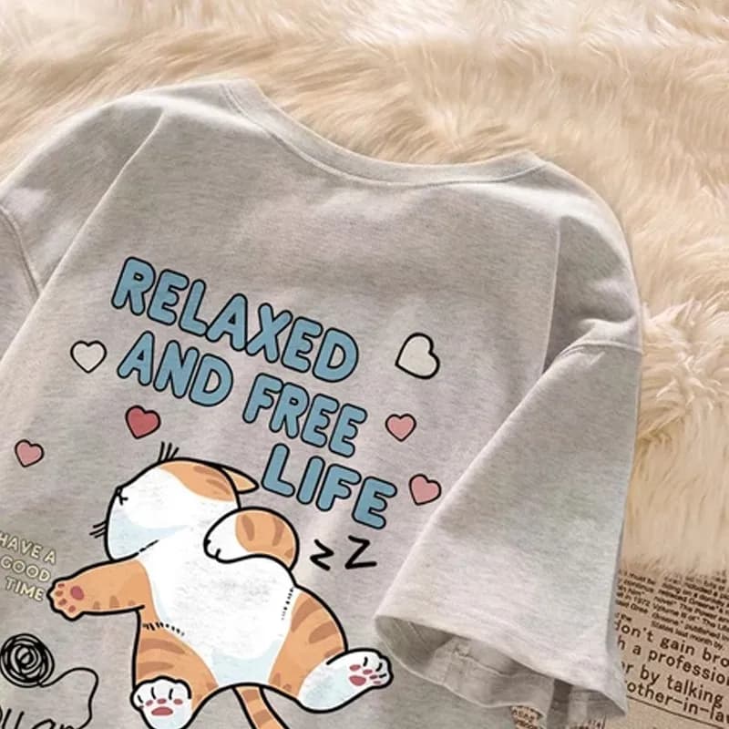 T-shirt a maniche corte per coppia estiva con stampa di lettere di gatto pigro simpatico cartone animato Top da donna casual allentato
