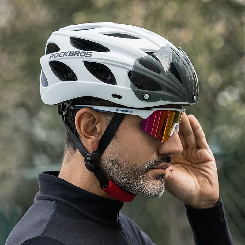 ROCKBROS casco da bicicletta casco da bici integralmente modellato motore Scooter elettrico casco da equitazione lente rimovibile Capacete Ciclismo