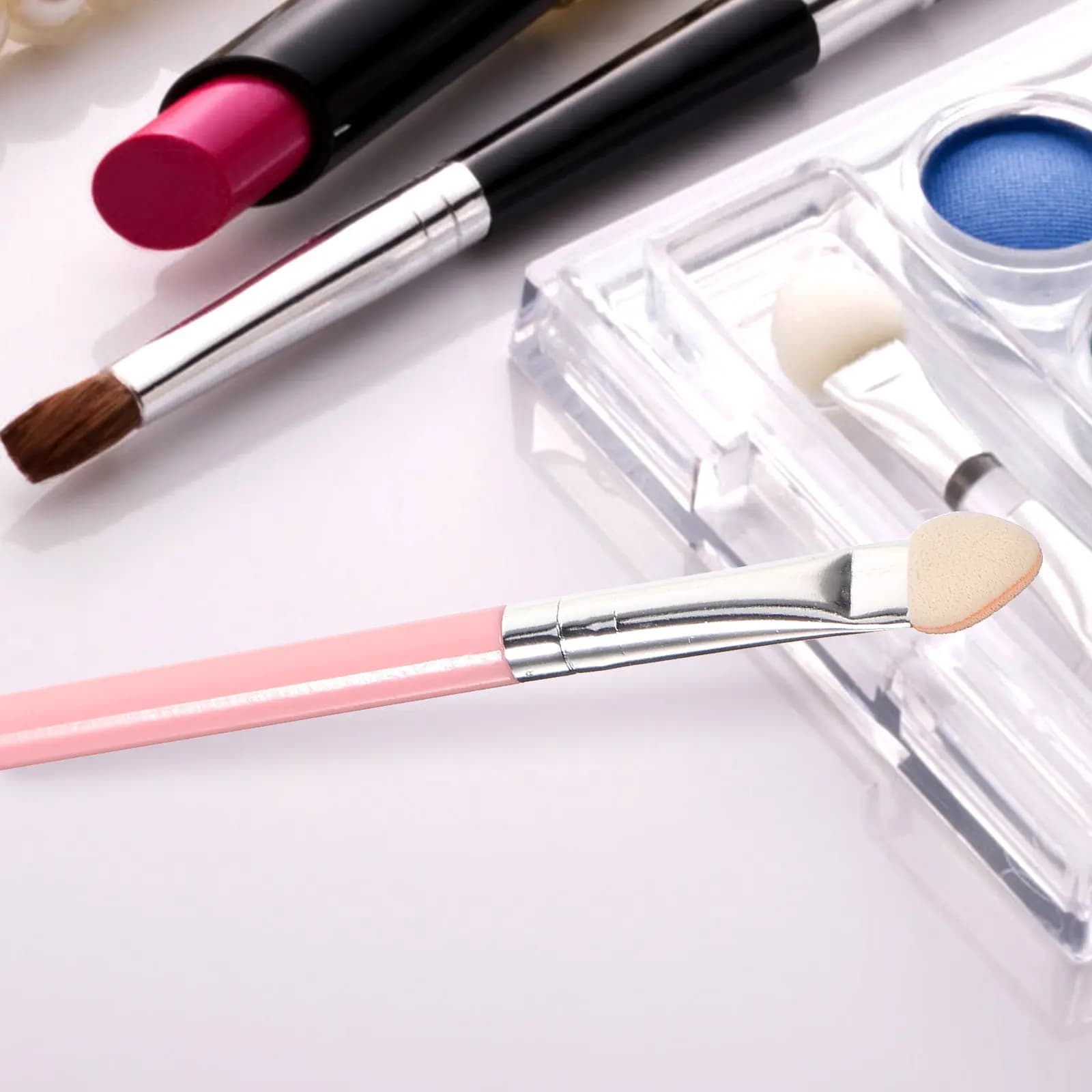 Eyebrow Brush Slim Design Ergonomic Comfort Handle Plastic Latex Rubber Foam for Beginners Professionals Eye Shadow Brush Women