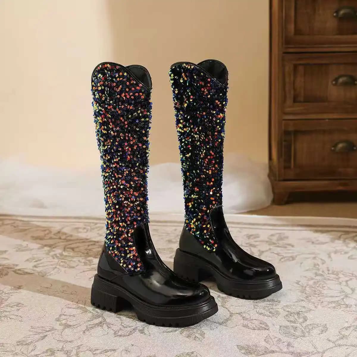 Boots with plateaus and sequins autumn/winter 2026 with thick sole that increases the height, perfectly versatile and elegant for women