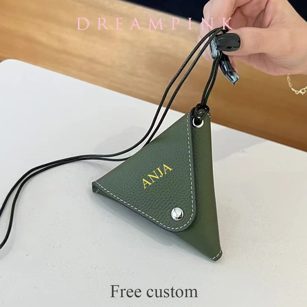 Portafoglio portamonete triangolare Nome personalizzato Custodia per auricolari in vera pelle Personalizza lettere BagMini Supporto per auricolari wireless al collo