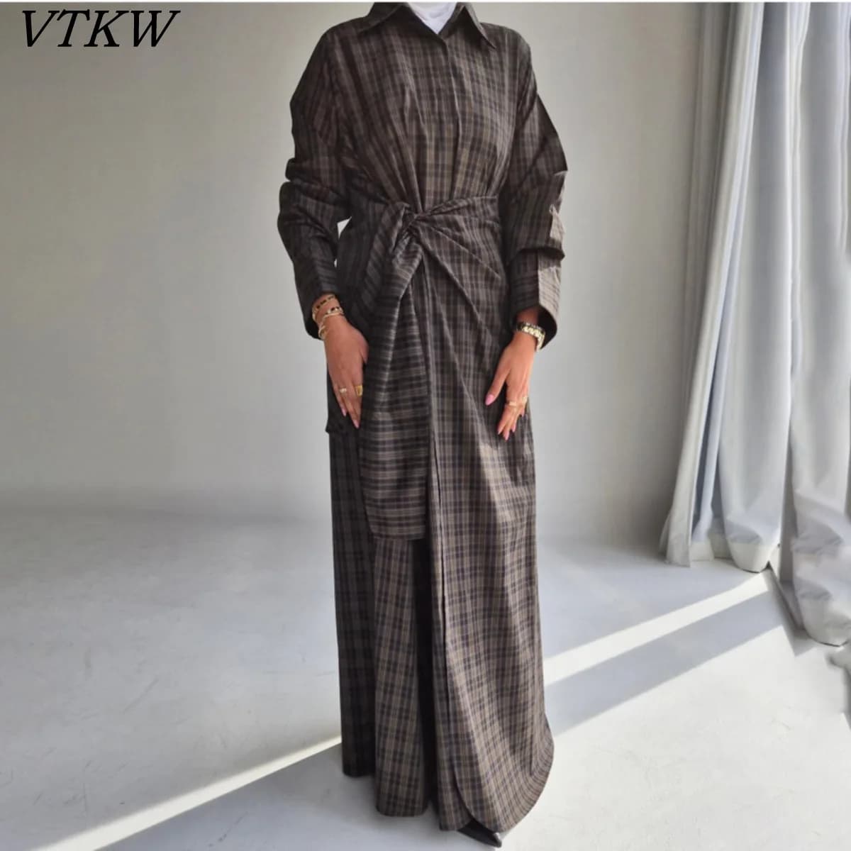VTKW 2026 Nuovo Arrivo Abito Camicia Donna Marrone Scuro a Quadri con Nodo Frontale e Cintura Lunghezza Maxi Casual Elegante per il Lavoro