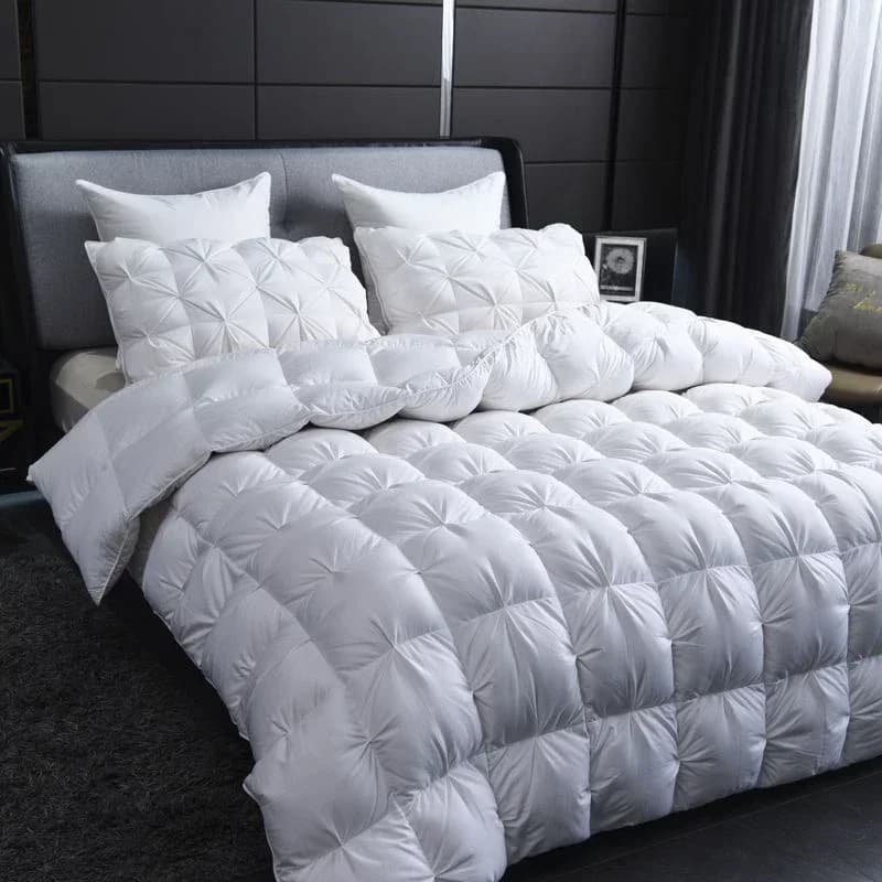 Piumino in piuma d'oca bianca Caldo inverno Spessore Coperta da letto in pane 3D Pizzico di lusso Imbottitura pieghettata per trapunte Piumino singolo doppio