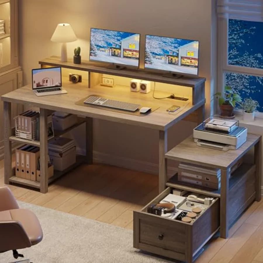 Scrivania per Computer da 153 cm con Cassetto, Scrivania da Gaming con Luce LED, Scrivania da Ufficio con Supporto per Monitor, Scrivania Stile Fattoria con Presa di Corrente
