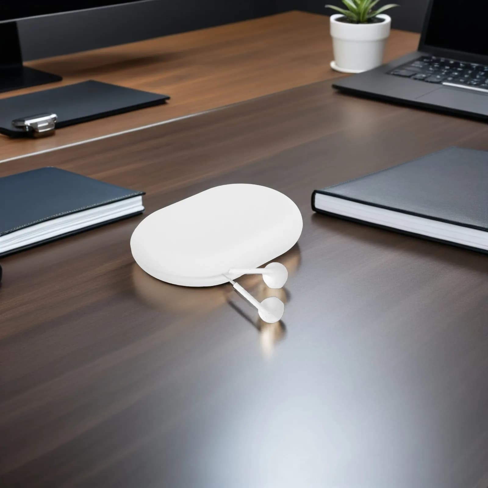 Custodia in silicone per auricolari, portatile, bianca, dimensioni perfette per cuffie, cavi dati, chiavette USB e altri accessori.