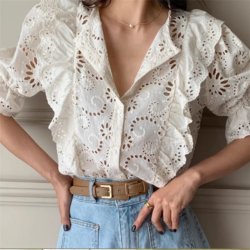 Camicia da bambola albicocca cava con gancio all'uncinetto stile francese Camicia estiva da donna con maniche corte a sbuffo con volant Top o collo Camicetta da fata casual allentata