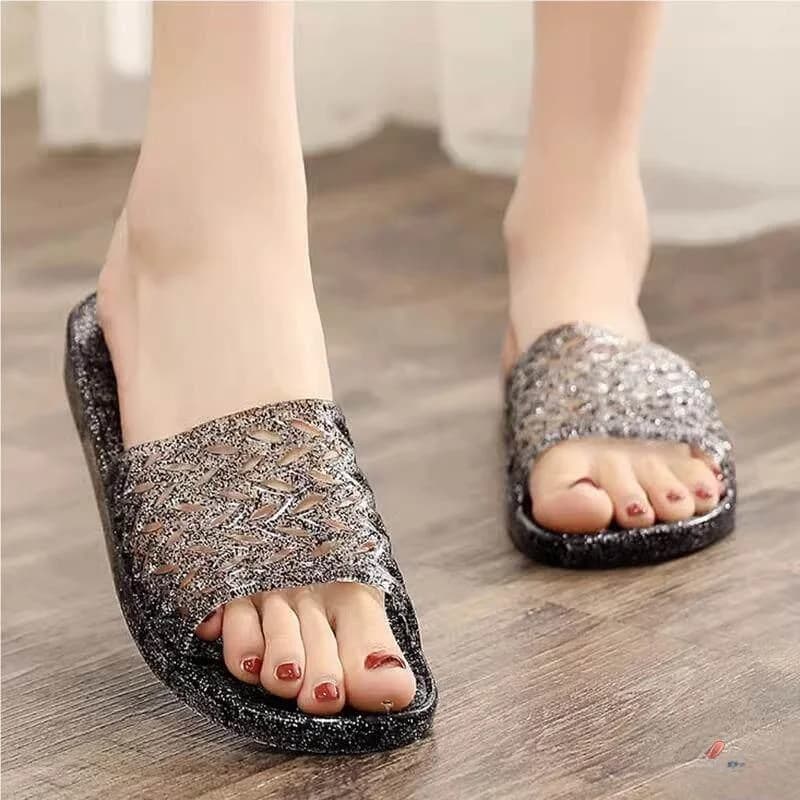 Classic Retro Bathroom Crystal Slip-On Slippers Women's Summer Slippers Comfortable Rubber Home Shoes Convenient Indoor Sandals