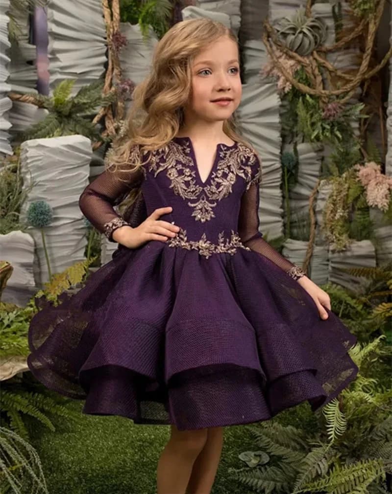 Abiti da ragazza di fiore viola per applicazioni di pizzo da sposa al ginocchio Abiti da prima comunione formali per feste di compleanno per ragazze personalizzati