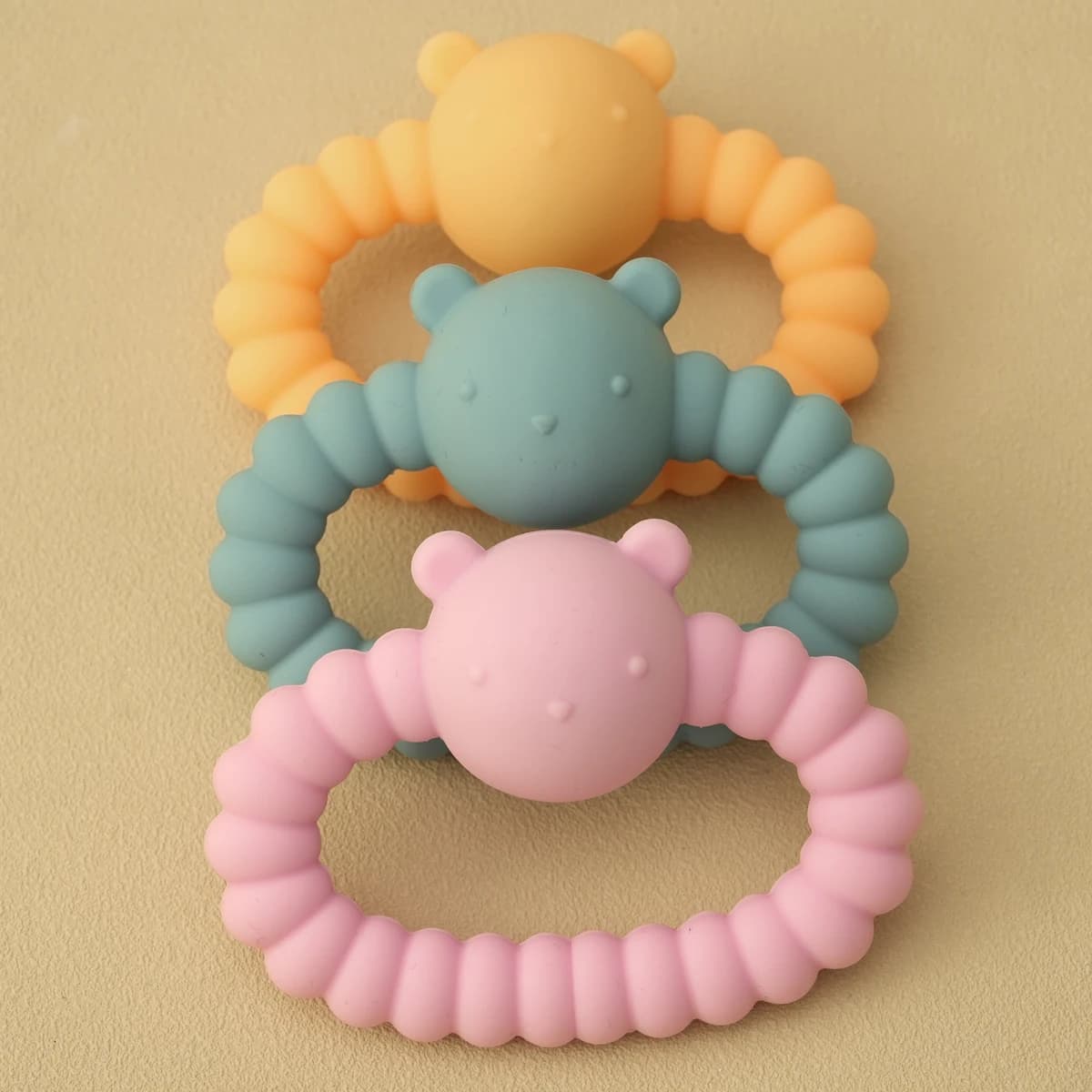Colore Bambini 1PCS Orso Silicone Massaggiagengive Sonaglio Giocattolo Food Grade 0-12 Mesi Bambino Sensoriale Anello di Dentizione Giocattoli Lenenti Per Il Bambino