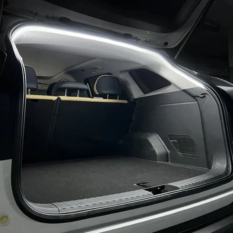 1 set di illuminazione per bagagliaio ad alta luminosità per auto, luce ambientale, decorazione interna, cablaggio a LED, rilevamento automatico gratuito, striscia luminosa per portellone posteriore