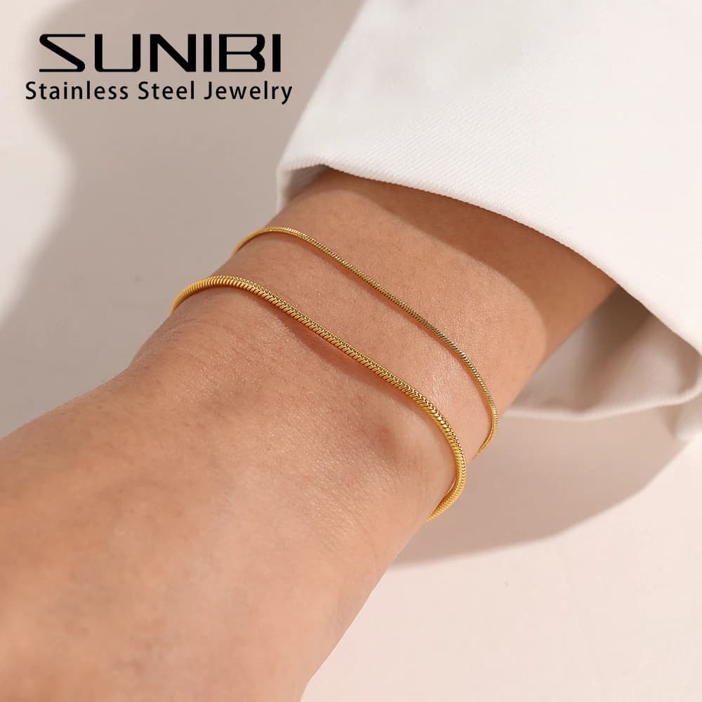 Bracciale a catena a forma di serpente in acciaio inossidabile di moda per donna Braccialetti color oro Fascino Estate 2022 Tendenze nel commercio all'ingrosso di gioielli