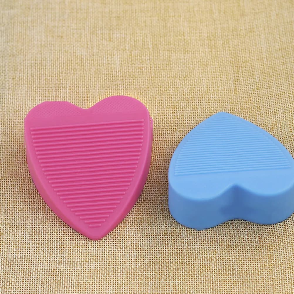 4 fermadure per porte a forma di cuore, in plastica, antiscivolo, per la sicurezza domestica, protezione degli animali domestici, per tutte le superfici del pavimento