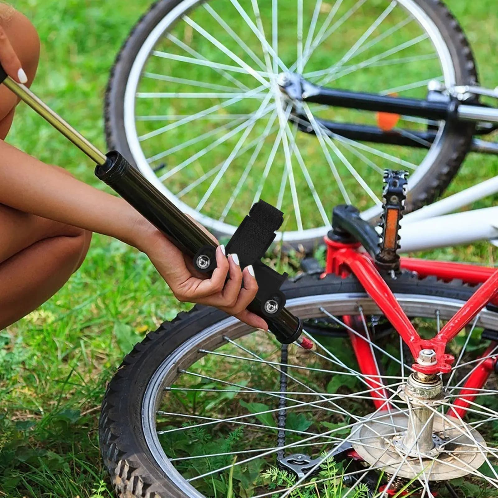 Supporto Compatto per Pompa Bici con Cinghia in Nylon e Clip di Fissaggio Sicura per Bici da Strada e Mountain Bike, Accessori per Ciclismo Outdoor, Silenzioso