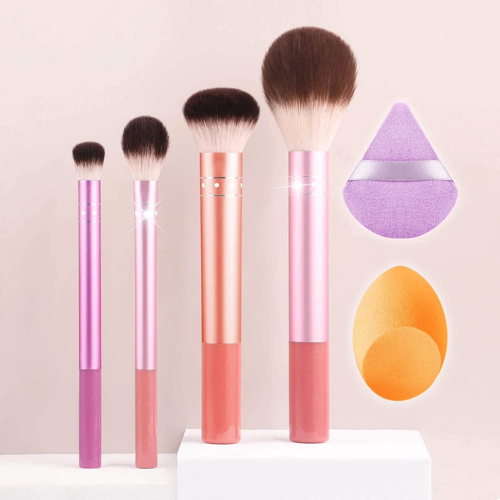 Kit di pennelli per trucco da 4 pezzi Pennelli per trucco morbidi per capelli sintetici Fondotinta Ombretto Cosmetico Porta uova di bellezza e strumenti per soffio di polvere