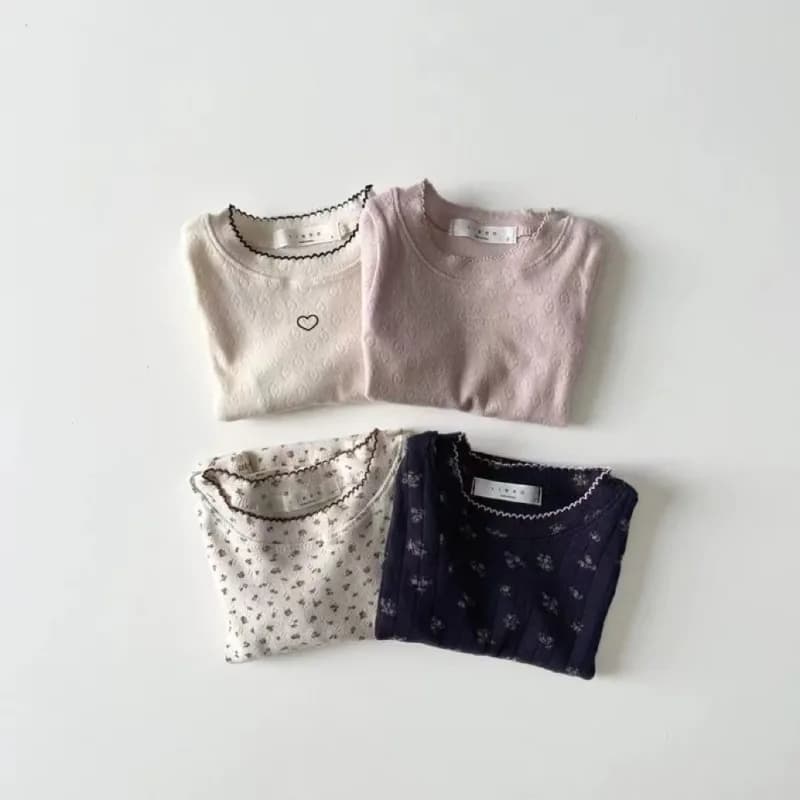 T-shirt per neonate 2025 Autunno Primavera Stile coreano Moda Versatile T-shirt a maniche lunghe girocollo floreale morbido
