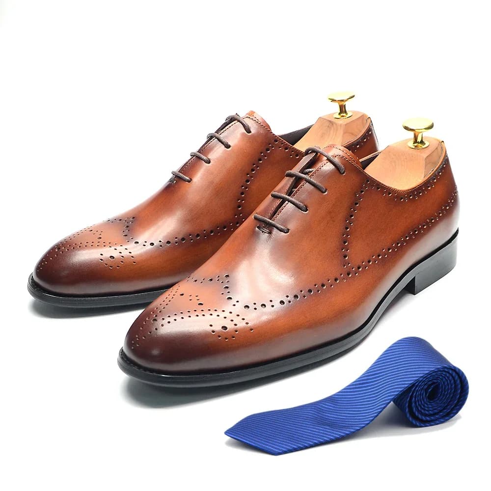 Scarpe eleganti da sposa da uomo italiane di lusso Scarpe oxford brogue fatte a mano in vera pelle con punta alare Scarpe formali da uomo marroni nere