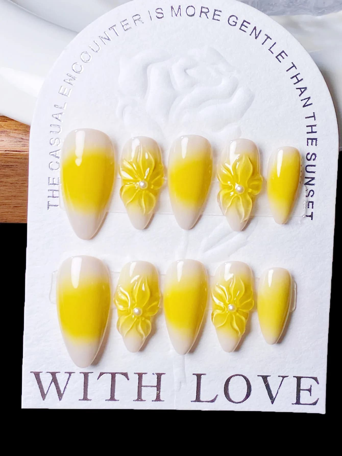 10 pezzi di fard sfumato giallo a forma di mandorla puro fatto a mano, nail art con fiore tridimensionale realizzato a mano per unghie