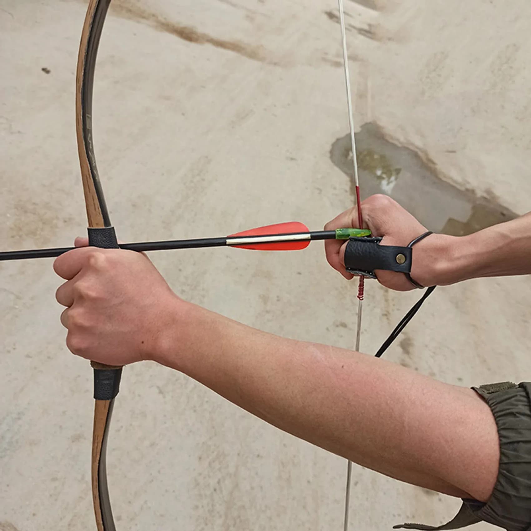 2X Tiro con l'arco Anello per pollice Protezione per le dita per bersaglio da caccia Arco ricurvo Pelle di mucca Protezione in morbida pelle Guanto-B60B