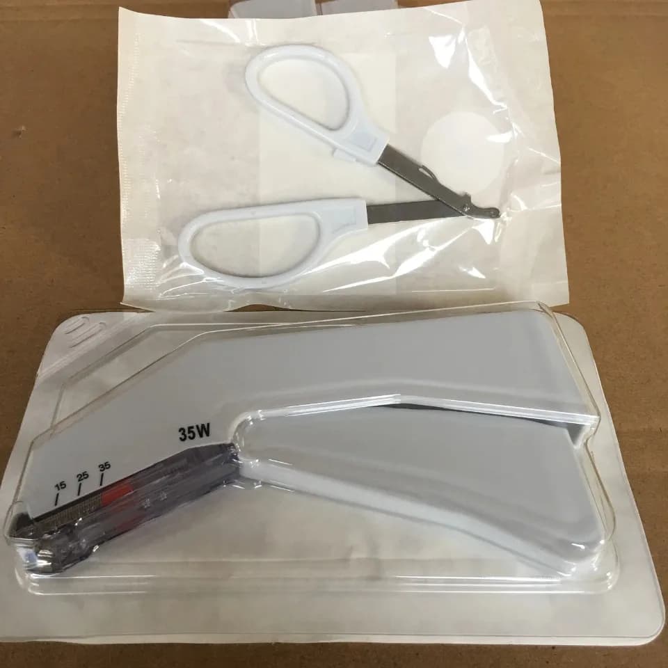 Macchina medica monouso per cucire la pelle Macchina per sutura delle ferite con cucitrice per pelle sterile monouso in acciaio inossidabile