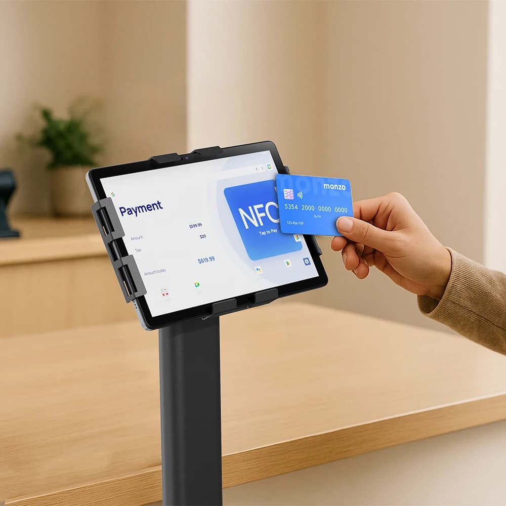 Prodotto di punta: Tablet Android OEM da 10 pollici con NFC per supporto Tap-to-Pay, lettore di schede esterno, doppie porte USB, per chioschi e terminali self-service