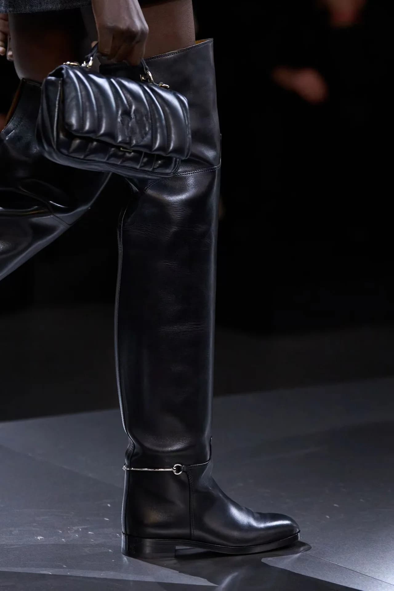 Nuovi Stivali Sopra il Ginocchio con Decorazioni Metalliche da Donna, Punta Rotonda, Tacco Grosso, Slip-On, Stivali Lunghi, Nuova Collezione Primavera 2026, Stivali di Design alla Moda