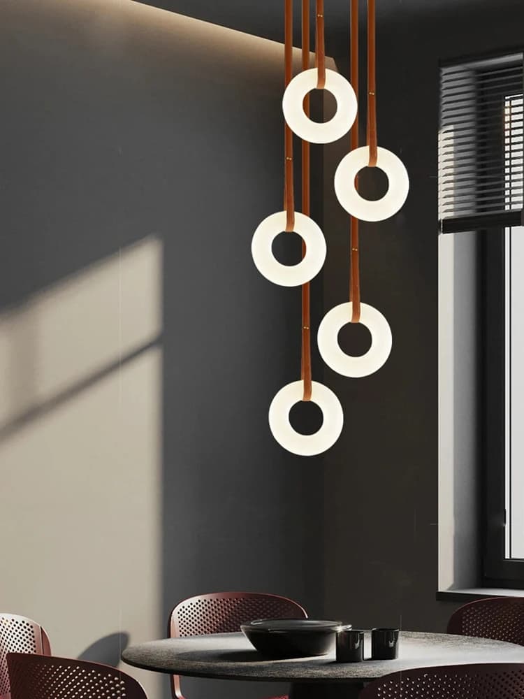 Lampadario a sospensione dimmerabile a LED in pelle e marmo naturale 2026 per sala da pranzo