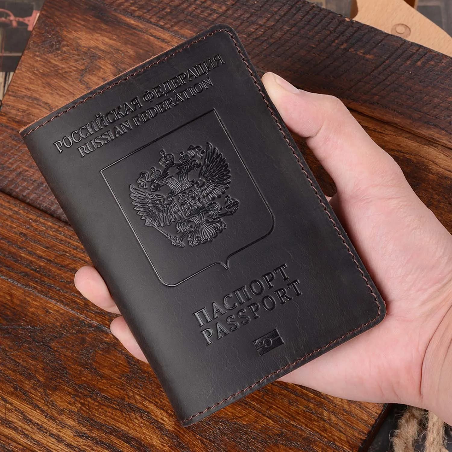 Vendita all'ingrosso personalizzata in pelle Crazy Horse Russia Porta passaporto da uomo Copertine da viaggio Protezione per passaporto in vera pelle Russia