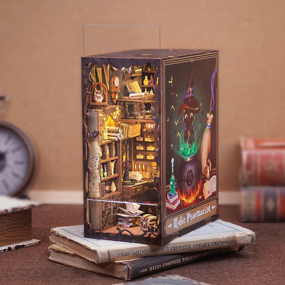 CUTEBEE Kit angolo libro fai da te Casa delle bambole in miniatura Casa Touch Light Copertura antipolvere Modello Giocattoli da costruzione Regali Farmaci magici