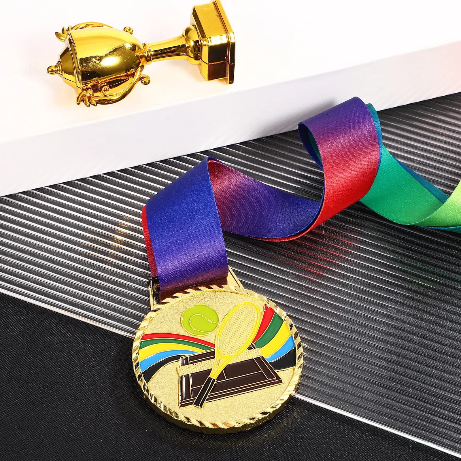 Medaglia da tennis in lega di zinco, colori brillanti, motivo racchetta da tennis, medaglia da competizione per premi, medaglie sportive, medaglie per il primo posto.