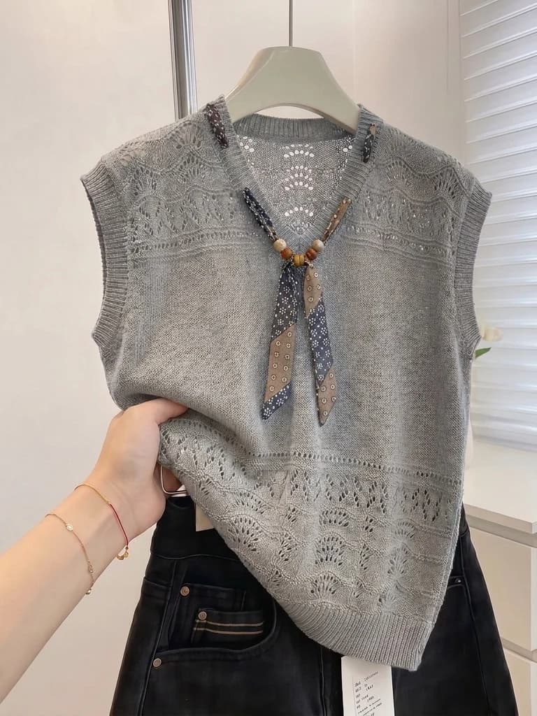 Ladies' Loose Fit V-Neck Tank Top Outerwear Casual Summer Style Comfortable Large Size Women's Shirt with Scarf
