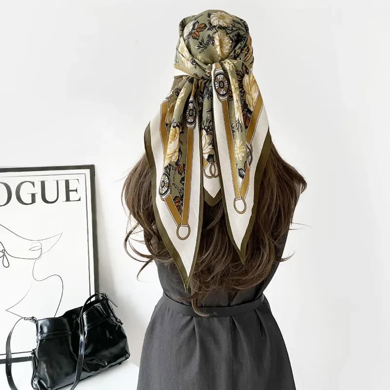 2026 Retro Literary Artistic Triangle Scarf Silk Scarf High-End Fashion Decorative Herringbone Silk Scarf for Women Waist